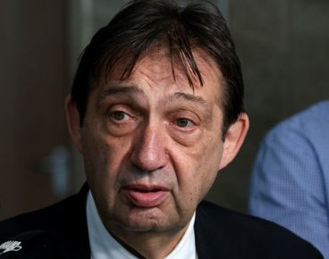 БИЗНЕСЪТ Е СПРЯЛ ДА РАБОТИ, ЗАРАДИ ШИШКОВ. ШИШКОВ Е ПЪРВИЯТ ЗА ОТСТРАНЯВАНЕ. НА ИЗПРОВОДЯК ТРЯБВА ШАМПОАН ДА МУ СЕ ПОДАРИ С ИНСТРУКЦИИ КАК СЕ ПОЛЗВА