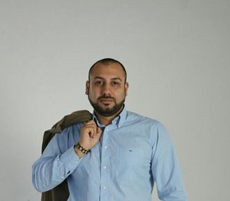 СЛЕД СЕРИЯ ПОЛИТИЧЕСКИ ПИРУЕТИ СКАНДАЛНО ИЗВЕСТНИЯ АЛЕКСАНДЪР АРАМОВ СИ СМЕНИ ИМЕТО И СТАНА … АРМЕНЕЦ