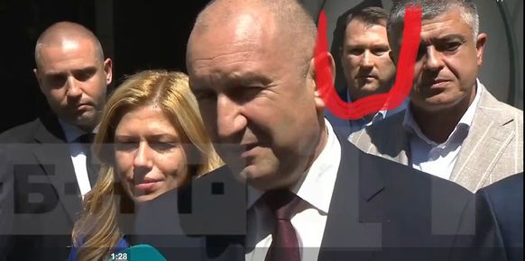 БЛИЗНАШКОТО ДВУЛИЧИЕ НА РАДЕВ. ПОДКРЕПЯ ЙОТОВА, НО ИСТИНАТА Е, ЧЕ ДВАМАТА НЕ МОГАТ ДА СЕ ПОНАСЯТ. В МОМЕНТА СЕ ПОЛЗВАТ ЕДИН ДРУГ ЛИЦЕМЕРНО – ЙОТОВА НЕ НАЛАГА НИТО ЕДНО ВЕТО, ЗА ДА ПОЛУЧИ СЪПОРТ ОТ „ПРОГРЕСИСТИТЕ“. ИСТИНАТА ЗАД КУЛИСИТЕ Е ДОЛНА ИСТОРИЯ, А ПАРТИЯТА НА РАДЕВ Е …КОПРИНКАТА
