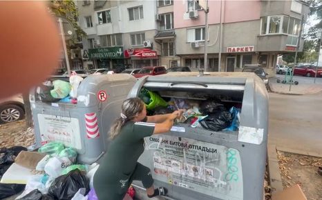БУТАЙ, БУТАЙ, НА ПРОСТИЯ ВАРНЕНСКИ КМЕТ МУ НАБУТАЙ ДРЪЖКАТА НА МЕТЛАТА ОТЗАД! /ВИДЕО/