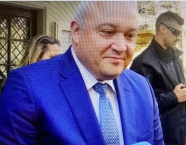 РАДЕВ, ПРЕСТАНИ ДА СЕ ИЗЛАГАШ! ДЕМЕРДЖИЕВ ТИ „ОТСКУБНА“ МОЗЪКА, ПОДВЕЖДАЙКИ ТЕ! И ВНИМАВАЙ КАКВО СИ ПОЖЕЛАВАШ С „МАФИОТСКОТО СВЪРТАЛИЩЕ“, ЧЕ ДА НЕ СТАНЕ ПОСЛЕ „НЕ КОЙ, А КАК ДЕМЕРДЖИЕВ ТИ СРА В ГАЩИТЕ“