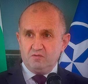 НА АВТОРИТАРНИЯ МОДЕЛ „РАДЕВ“ НЕ ТРЯБВА ДА СЕ ДАВА И ПРЕЗИДЕНТСКАТА ВЛАСТ