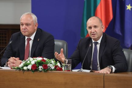 ЦИРКАДЖИЙСКИ БРИФИНГ „АУУУ, БОРИМ КОРУПЦИЯТА!“ С ДЕЖУРНАТА ДЪВКА „ПЕЕВСКИ“. РАДЕВ, А КАКВО ТИ КАЗАХА ПАРТНЬОРСКИТЕ СЛУЖБИ ЗА КРАДЛИВИЯ КОПРИНКА И КРАДЛИВИЯ ТИ „ПЪТ НА КОПРИНКАТА“?!
