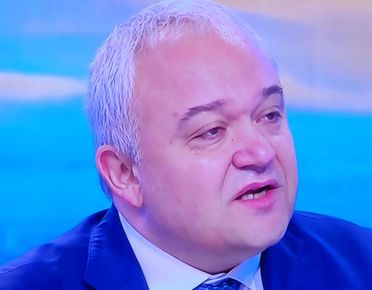 ДЕМЕРДЖИЕВ, НАМЕРЕН СЪВСЕМ СЛУЧАЙНО НЯКЪДЕ ПО ТРАСЕТО