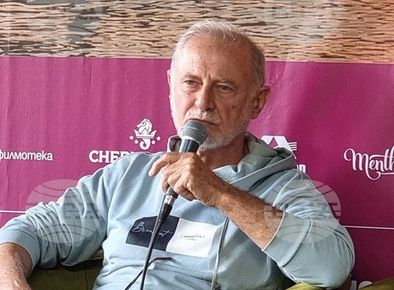 ФЕНОМЕНАЛНИЯТ АКТЬОР ИВАН САВОВ ВЗЕ ДВЕ НАГРАДИ В ЕДИН ДЕН ЗА МЪЖКА РОЛЯ В „ЧЕРНИ ПАРИ ЗА БЕЛИ НОЩИ“ – НА ФЕСТИВАЛА „ЗЛАТНА РОЗА“ И ФИЛМОВИЯ ФЕСТИВАЛ В КИТАЙ