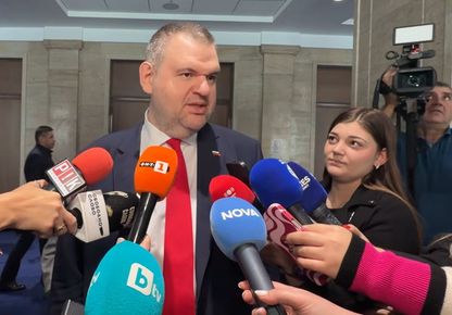 РАЗГЕЛЕ, ПЕЕВСКИ СЕ СЪБУДИ! ОЩЕ НЕ Е ИЗРЕКЪЛ ДИРЕКТНО ИМЕТО „КОПРИНКОВ“, НО КРАЧИ КЪМ УСТРЕМНО ПРЕПИСВАНЕ НА „АФЕРА“ ЗА „ПЪТЯ НА КОПРИНКАТА“ ОТ МЕДИИТЕ МУ /ВИДЕО/
