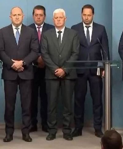 РАЗКАЗВАТ НА ОВЦЕТЕ БАСНИ ЗА РАДАРНИ ЧАДЪРИ, А КОГАТО ДОЙДЕ ИСТИНСКАТА РАКЕТА … „ЧАКАМЕ ВОДОЛАЗИТЕ“ И „ПАРЧЕТА ОТ МЕТАЛА“
