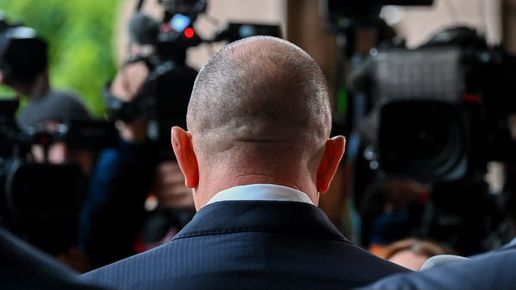 КАКВО ИМА РАДЕВ?! МИНИСТЪР, КОЙТО ПИЕ ОТ СУТРИНТА, ВЪТРЕШЕН С МЪРЛЯВЩИНА, НЕПОЗНАВАЩ СИСТЕМАТА; МИНИСТЪР НА ОТБРАНАТА НАДИГРАН ОТ КОПРИНКОВ; ВЪНКАШНА – ОТ МРЕЖОВАТА АРМИЯ НА АМЕРИКАНСКИТЕ ДЕМОКРАТИ; ШИШКОВ, ИЗБРАН, ЩОТО НЕ МИ СЕ МИСЛИ, ЧЕ НЕ МОГА ДА ИЗМИСЛЯ ДРУГ; ФИНАНСОВ МИНИСТЪР, КОЙТО НЕ ЗНАЕ КАКВО ДА НАПРАВИ