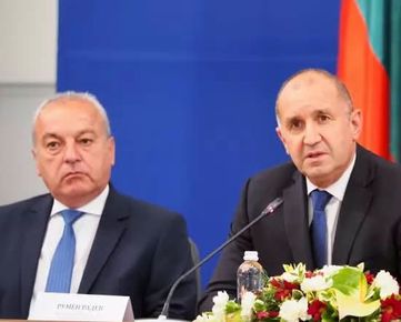 НЕКАДЪРНИЦИ, ТУНЕЯДЦИ, СТРАХЛИВЦИ, КОИТО НИ ТЛАСКАТ КЪМ ФИНАСОВА КРИЗА. ОБЯВЯВАНЕ НА ВОЙНА НА ДРЕБЕН, СРЕДЕН БИЗНЕС, РАБОТЕЩИТЕ ХОРА, НАЙ-НУЖДАЕЩИТЕ СЕ
