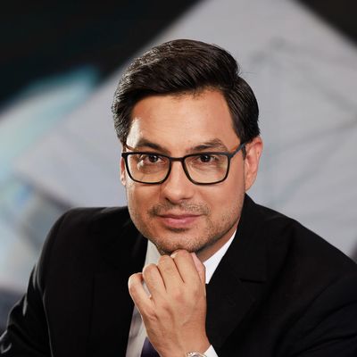 СВЕТЛЬО, ТИ СИ ЕДНА ПРОДАЖНА ПОДЛОГА. ПРОДАЖНИК НА НАЦИОНАЛНО НИВО. НИЕ НЕ СМЕ МИГРАНТИТЕ В ТВОЯ СВЯТ, ТИ СИ МИГРАНТЪТ В НАШИЯ. НЯМА ДА ПОЗВОЛИМ ИЗВРАТЕНЯЦИ КАТО ТЕБ ДА ПЕРАТ МОЗЪЦИТЕ НИ. ВСЕКИ ПЪТ СЕ ПИТАМ – КАК ОЩЕ ТЕ ТЪРПЯТ ТАМ И КОЙ ТИ ПЛАЩА ЗА ГЛУПОСТИТЕ, КОИТО ТИ Е НАРЕДЕНО ДА ГОВОРИШ