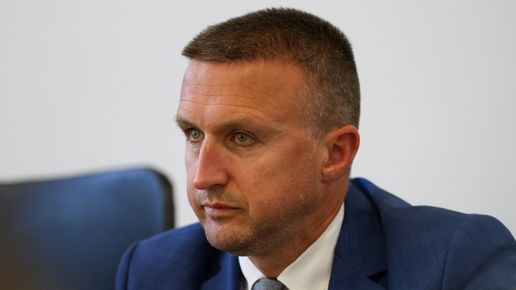 ЖЕГАТА, ПРЕДВИДЕНА ОТ „АФЕРА“ ПРЕДИ 3 МЕСЕЦА ЗАПОЧНА. УДАРИХА ДЯСНАТА РЪКА НА ПЕЕВСКИ. ДА ВИДИМ ЩЕ ОТКУПЯТ ЛИ КОПРИНКОВ, ИЛИ ЩЕ Е СЛЕДВАЩИЯТ. ЩО Е РЕКЛА „АФЕРА“ ВСЕ Е ВЯРНО