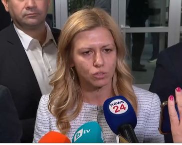 ДОЦОВА, МАЛОУМНА СЛУЧАЙНИЦЕ КОПРИНКОВО/РАДЕВА, ТИ ПЪК ОТ КАКВО СЕ СТРЕСИРА?! МАХАЙТЕ СЕ ВЕДНАГА, БЕЗЧОВЕЧНИ ЛИЦЕМЕРНИЦИ И ПРОСТИ КАТО ГАЛОШИ КОМПЛЕКСАРИ!
