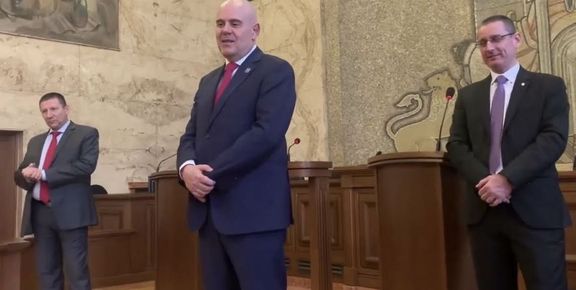 ДВА БОНУСА ПО 6 000 ЛЕВА ОТ САРАФОВ ЗА „БУНТАРЯ“ ВЛАДИМИР НИКОЛОВ! ОТ ЗАЩИТНИК НА ГЕШЕВ, ПРЕЗ НАГРАДИТЕ НА САРАФОВ, ДО „РЕВОЛЮЦИОНЕР“ СРЕЩУ СТАТУКВОТО
