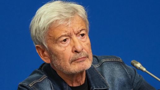 Общината пенсионира Ириней Константинов като директор на театър „София“