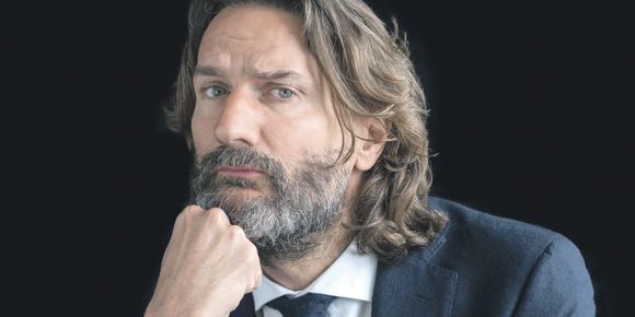 Между рекламата, нощния Париж и вечната литература: Фредерик Бегбеде на 61