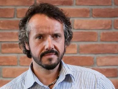 Полагат урната с праха на Калин Терзийски в Алеята на творците