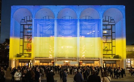 Метрополитън опера изправи Ню Йорк на крака с украинския химн (видео)