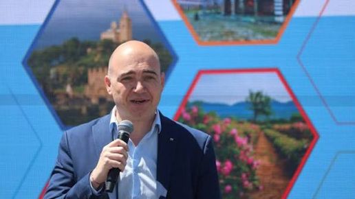 Министър Илин Димитров: Работим за повече полети и повече германски туристи в България