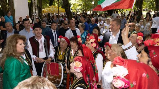 Президентът Йотова участва в откриването на XX Национален тракийски събор „Богородична стъпка 2026“