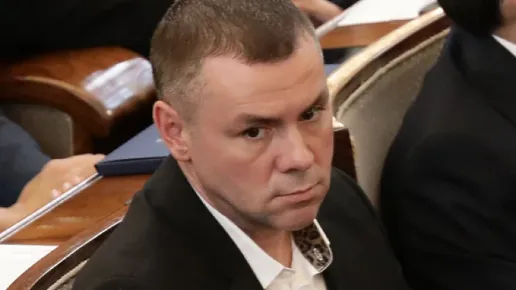 Ицо Хазарта къса с „Промяната“?