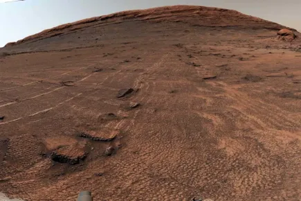 Curiosity откри „море“ от пчелни пити на Марс: Учените признават, че не са виждали такъв мащаб