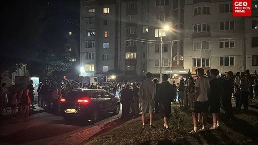 (СНИМКИ, ВИДЕО) Тълпа нападна служители на ТЦК в Тернопол