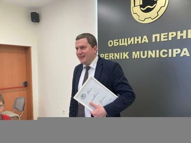 Схемите на пернишкия кмет Станислав Владимиров нямат край