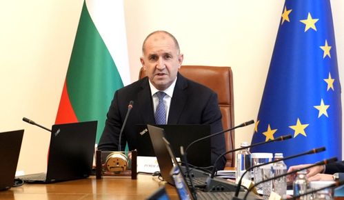 Радев обеща замразяване на тока и парното до 2027 г. – има ли пари за това?