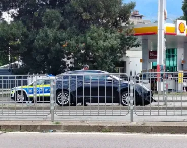 Лек автомобил е излетял от пътното платно и е навлязъл ...