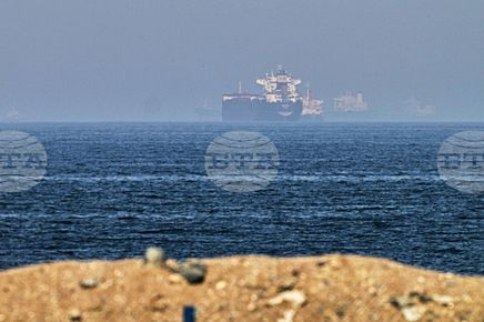 Дрон е ударил днес кораб край иракското пристанище Басра каза ...