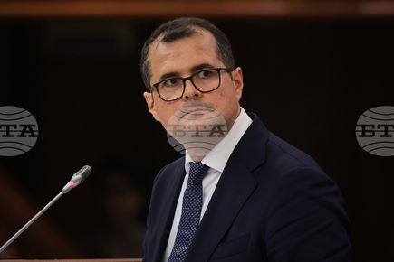Молдовският парламент одобри днес ново правителство водено от премиера Василе ...