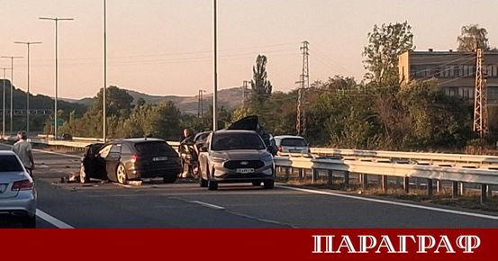 Тежък пътен инцидент на автомагистрала Струма предизвика сериозни затруднения в ...