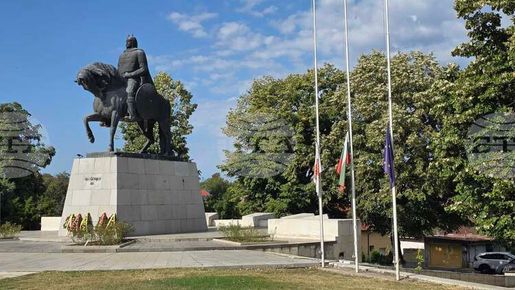 В Деня на Съединението в Исперих сведоха глава пред паметта ...
