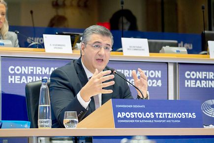 Еврокомисарят по устойчив транспорт и туризъм Апостолос Дзидзикостас представи на ...