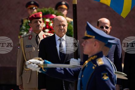 Рашад ал Алими базираният в Рияд председател на Президентския съвет ...