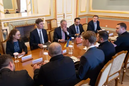 Украинският президент разкри преговорния екип на страната който днес трябва ...