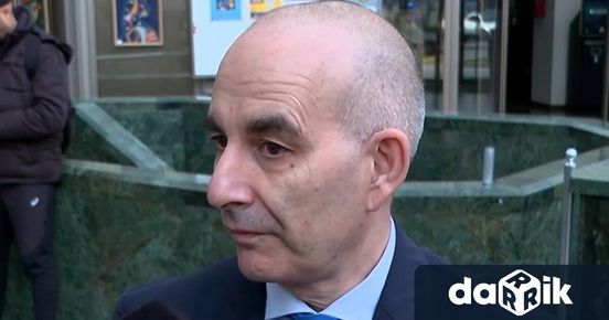 Кандидатът за вицепрезидент Петър Волгин упражни правото си на вот ...