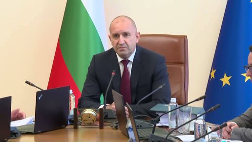 Румен Радев се среща с „Литаско“ и „Лукойл“ за бъдещето на рафинерията и горивния пазар