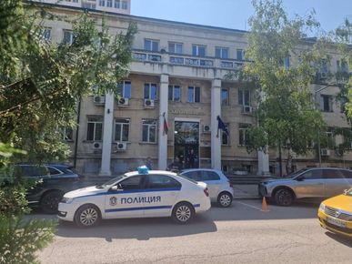 Имейли за бомби предизвикаха евакуации в Бургас, Разград, Плевен, Ловеч, Костинброд и Хасково