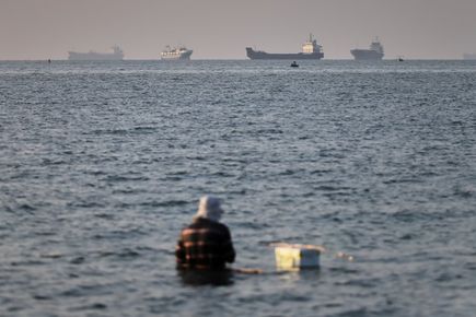 Иран и САЩ подновяват преговорите в Оман, докато напрежението около Ормузкия проток остава високо
