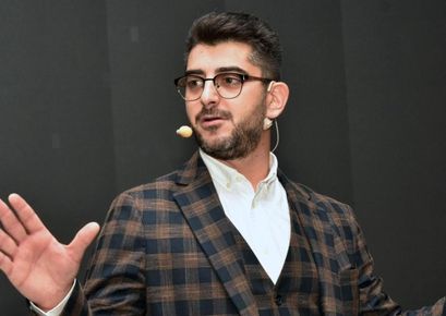 Александър Кадиев глобен за телефон зад волана с дъщеря си в колата, отнеха му 8 контролни точки(ВИДЕО)