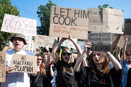 Протести в Украйна: Хиляди излязоха по улиците след освобождаването на Михайло Федоров (ВИДЕО)