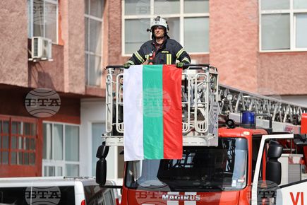 Пожарникарите отбелязват Илинден с водосвет в София и почит към загиналите огнеборци