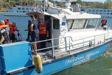 Круизен кораб заседна в Дунав край Видин заради ниското ниво на реката, евакуират 186 пътници