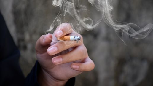 България е №1 в ЕС по ежедневна употреба на цигари и никотинови изделия през 2025 г.