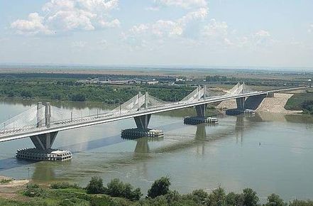 Дунав се покачва по почти целия български участък, но ограниченията за газене остават