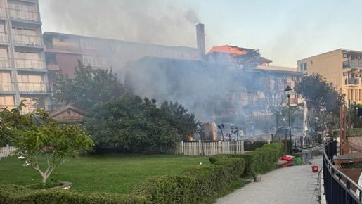 Голям пожар изпепели ресторант „Аполон“ в Созопол, евакуираха туристи