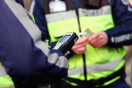 Гърция иззе 99 опаковки от напитката No Police, рекламирана срещу алкотест