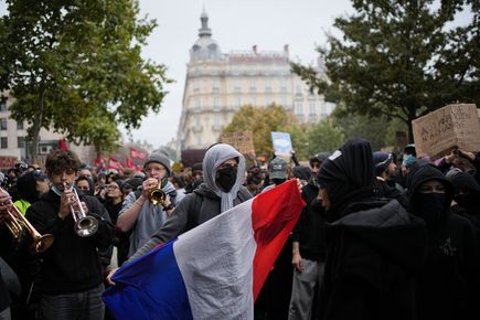 Масови протести във Франция, Белгия и Албания: сблъсъци с полицията и стотици арестувани (СНИМКИ)