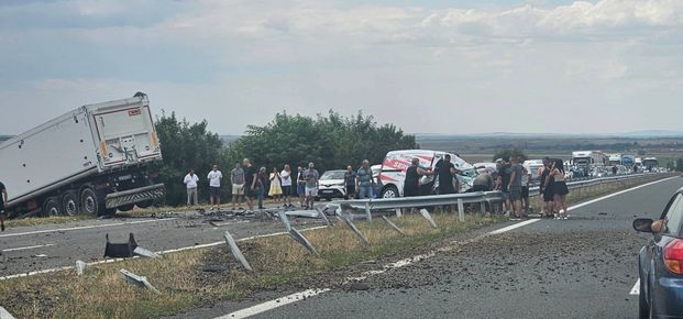 Поредна тежка катастрофа с тир на АМ „Тракия“: Има тежко пострадали и жертва